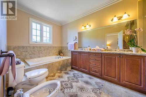 18 Wolford Court, Georgina (Historic Lakeshore Communities), ON - Indoor Photo Showing Bathroom