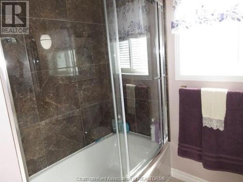 69 Monarch Drive, Chatham, ON - Indoor Photo Showing Bathroom