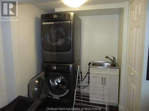 69 Monarch Drive, Chatham, ON - Indoor Photo Showing Laundry Room