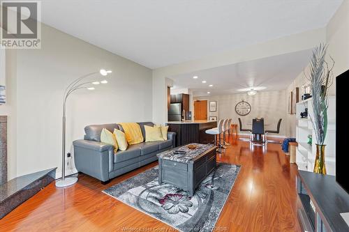 4789 Riverside Drive Unit# 1206, Windsor, ON - Indoor Photo Showing Living Room