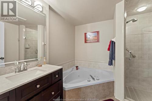 4789 Riverside Drive Unit# 1206, Windsor, ON - Indoor Photo Showing Bathroom