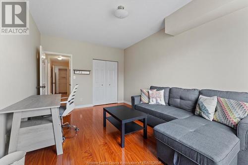 4789 Riverside Drive Unit# 1206, Windsor, ON - Indoor Photo Showing Living Room