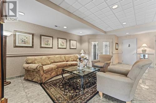 4789 Riverside Drive Unit# 1206, Windsor, ON - Indoor Photo Showing Living Room