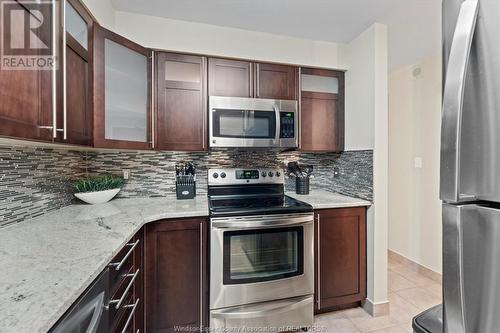 4789 Riverside Drive Unit# 1206, Windsor, ON - Indoor Photo Showing Kitchen With Upgraded Kitchen