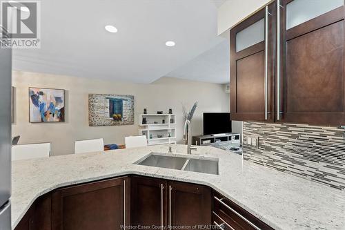 4789 Riverside Drive Unit# 1206, Windsor, ON - Indoor Photo Showing Kitchen