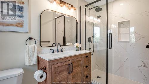 566 Texas Road, Amherstburg, ON - Indoor Photo Showing Bathroom