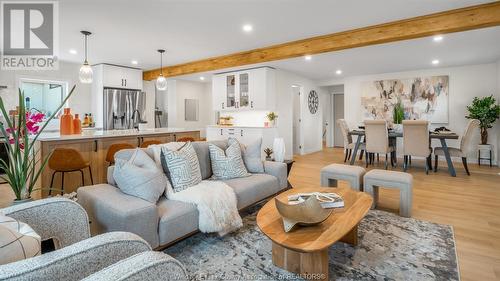 566 Texas Road, Amherstburg, ON - Indoor Photo Showing Living Room