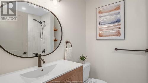 566 Texas Road, Amherstburg, ON - Indoor Photo Showing Bathroom