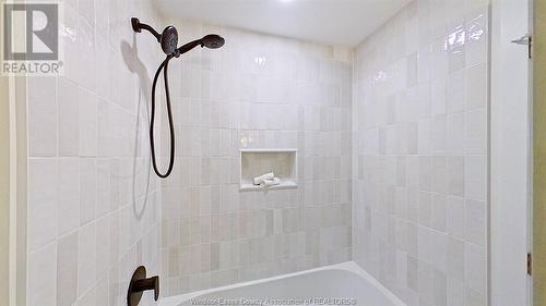 566 Texas Road, Amherstburg, ON - Indoor Photo Showing Bathroom