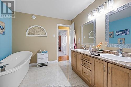 1366 Venetian, Windsor, ON - Indoor Photo Showing Bathroom