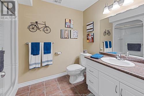 1366 Venetian, Windsor, ON - Indoor Photo Showing Bathroom