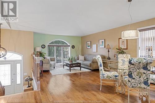 1366 Venetian, Windsor, ON - Indoor Photo Showing Living Room