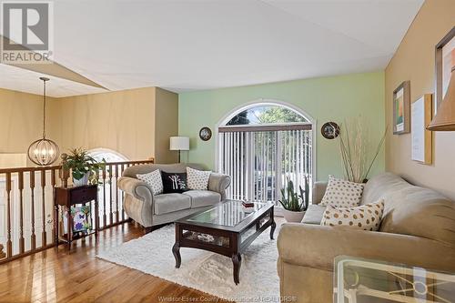 1366 Venetian, Windsor, ON - Indoor Photo Showing Living Room