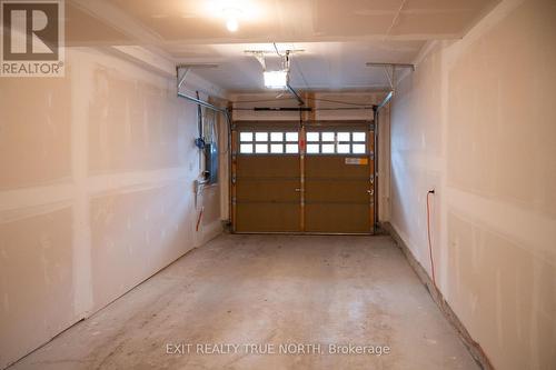 9 Mulligan Lane, Georgian Bay, ON - Indoor Photo Showing Garage