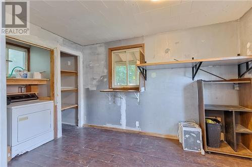 131 Patrick Avenue, Renfrew, ON - Indoor Photo Showing Laundry Room