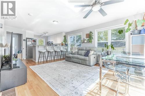 66 Ridge Road, Deep River, ON - Indoor Photo Showing Living Room