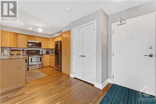 138 Somerset Street W Unit#1002, Ottawa, ON - Indoor Photo Showing Kitchen