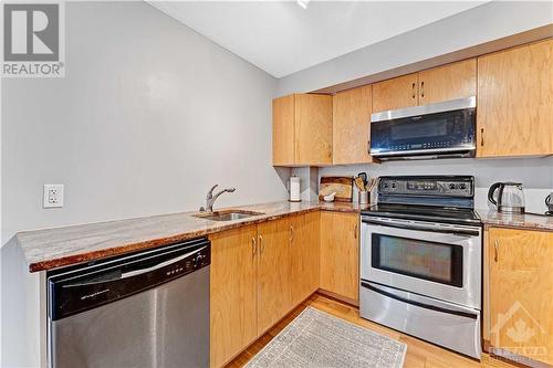 138 Somerset Street W Unit#1002, Ottawa, ON - Indoor Photo Showing Kitchen