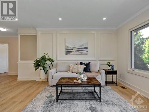 1290 Snowdon Street, Ottawa, ON - Indoor Photo Showing Living Room