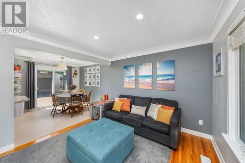 1105 Capri Street, Sarnia, ON - Indoor Photo Showing Living Room