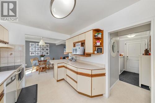 1105 Capri Street, Sarnia, ON - Indoor Photo Showing Kitchen