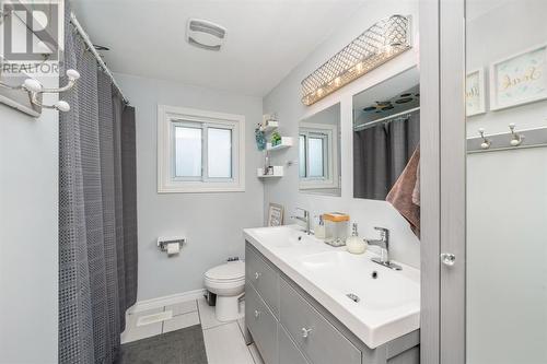 1105 Capri Street, Sarnia, ON - Indoor Photo Showing Bathroom