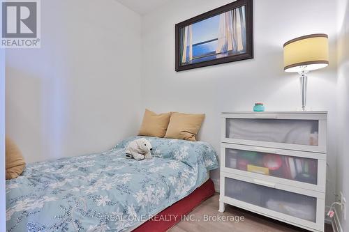 819 - 7167 Yonge Street S, Markham (Thornhill), ON - Indoor Photo Showing Bedroom