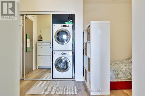 819 - 7167 Yonge Street S, Markham (Thornhill), ON - Indoor Photo Showing Laundry Room