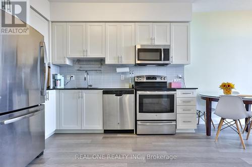 819 - 7167 Yonge Street S, Markham (Thornhill), ON - Indoor Photo Showing Kitchen