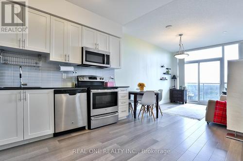 819 - 7167 Yonge Street S, Markham (Thornhill), ON - Indoor Photo Showing Kitchen