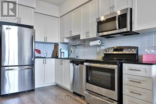 819 - 7167 Yonge Street S, Markham (Thornhill), ON - Indoor Photo Showing Kitchen