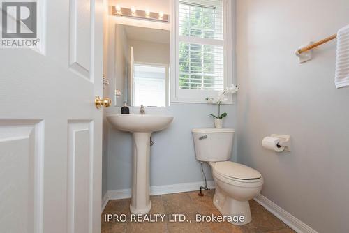 17 Frontenac Crescent, Brampton (Fletcher'S Meadow), ON - Indoor Photo Showing Bathroom