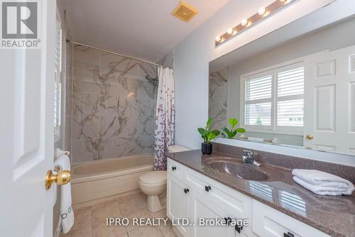 17 Frontenac Crescent, Brampton (Fletcher'S Meadow), ON - Indoor Photo Showing Bathroom