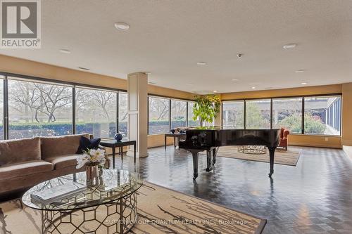 401 - 1400 Dixie Road, Mississauga (Lakeview), ON - Indoor Photo Showing Living Room