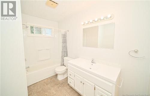 106 Kingston Avenue, New Maryland, NB - Indoor Photo Showing Bathroom