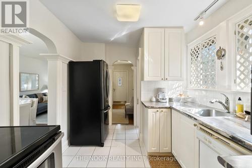 570 Masson Street, Oshawa (O'Neill), ON - Indoor Photo Showing Kitchen