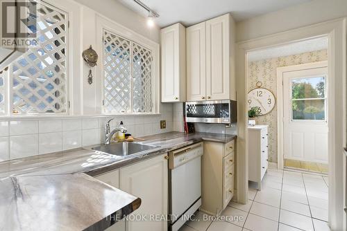 570 Masson Street, Oshawa (O'Neill), ON - Indoor Photo Showing Kitchen