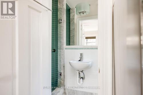 2A - 321 Palmerston Boulevard, Toronto, ON -  Photo Showing Bathroom