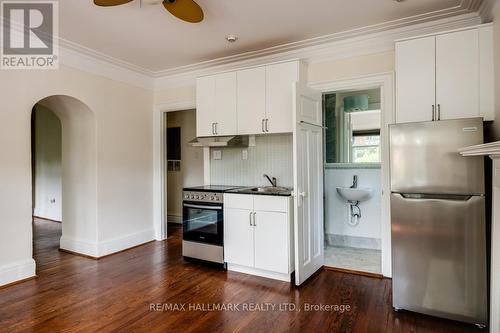 2A - 321 Palmerston Boulevard, Toronto, ON - Indoor Photo Showing Kitchen