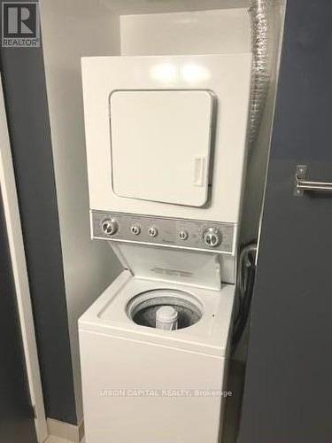 536 - 68 Abell Street, Toronto, ON - Indoor Photo Showing Laundry Room