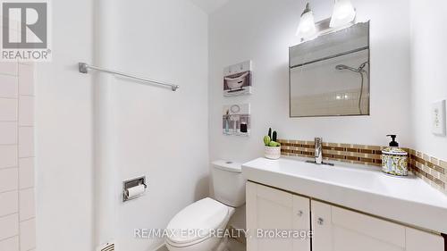 100 - 275 Broadview Avenue, Toronto, ON - Indoor Photo Showing Bathroom