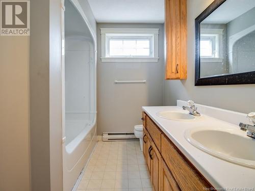 637 Douglas Avenue, Fredericton, NB - Indoor Photo Showing Bathroom