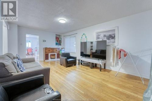 777 Randolph Avenue, Windsor, ON - Indoor Photo Showing Living Room