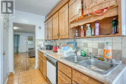 777 Randolph Avenue, Windsor, ON - Indoor Photo Showing Kitchen With Double Sink