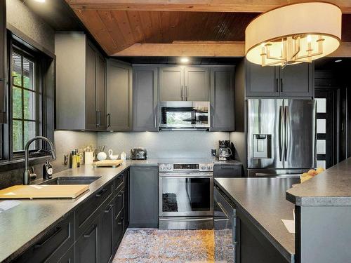 Cuisine - 180 Ch. De Tarente, Saint-Adolphe-D'Howard, QC - Indoor Photo Showing Kitchen With Upgraded Kitchen