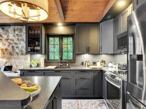 Cuisine - 180 Ch. De Tarente, Saint-Adolphe-D'Howard, QC - Indoor Photo Showing Kitchen With Upgraded Kitchen