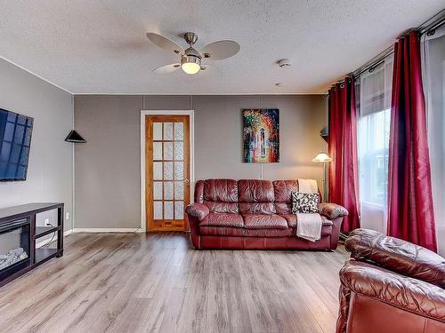 Salon - 48 9E Rue, Saint-Jean-Sur-Richelieu, QC - Indoor Photo Showing Living Room With Fireplace