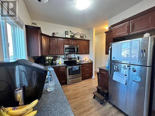 1528 117 Avenue, Dawson Creek, BC - Indoor Photo Showing Kitchen