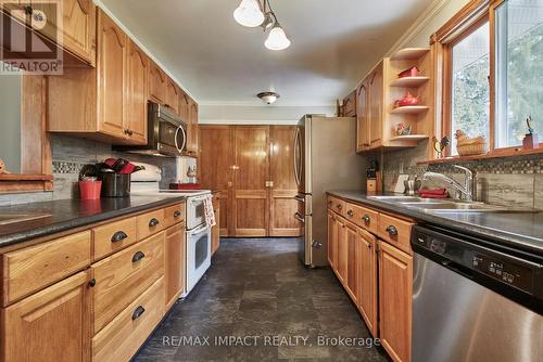 6 Kawartha Crescent, Kawartha Lakes, ON - Indoor Photo Showing Kitchen With Double Sink