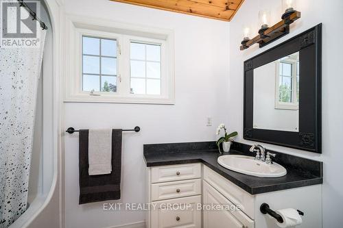 144 County Road 3, Prince Edward County (Ameliasburgh), ON - Indoor Photo Showing Bathroom